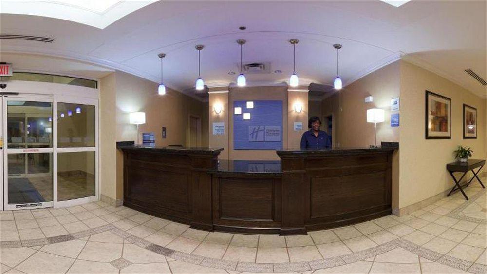 Holiday Inn Express Hotel & Suites Dublin By Ihg Exterior foto