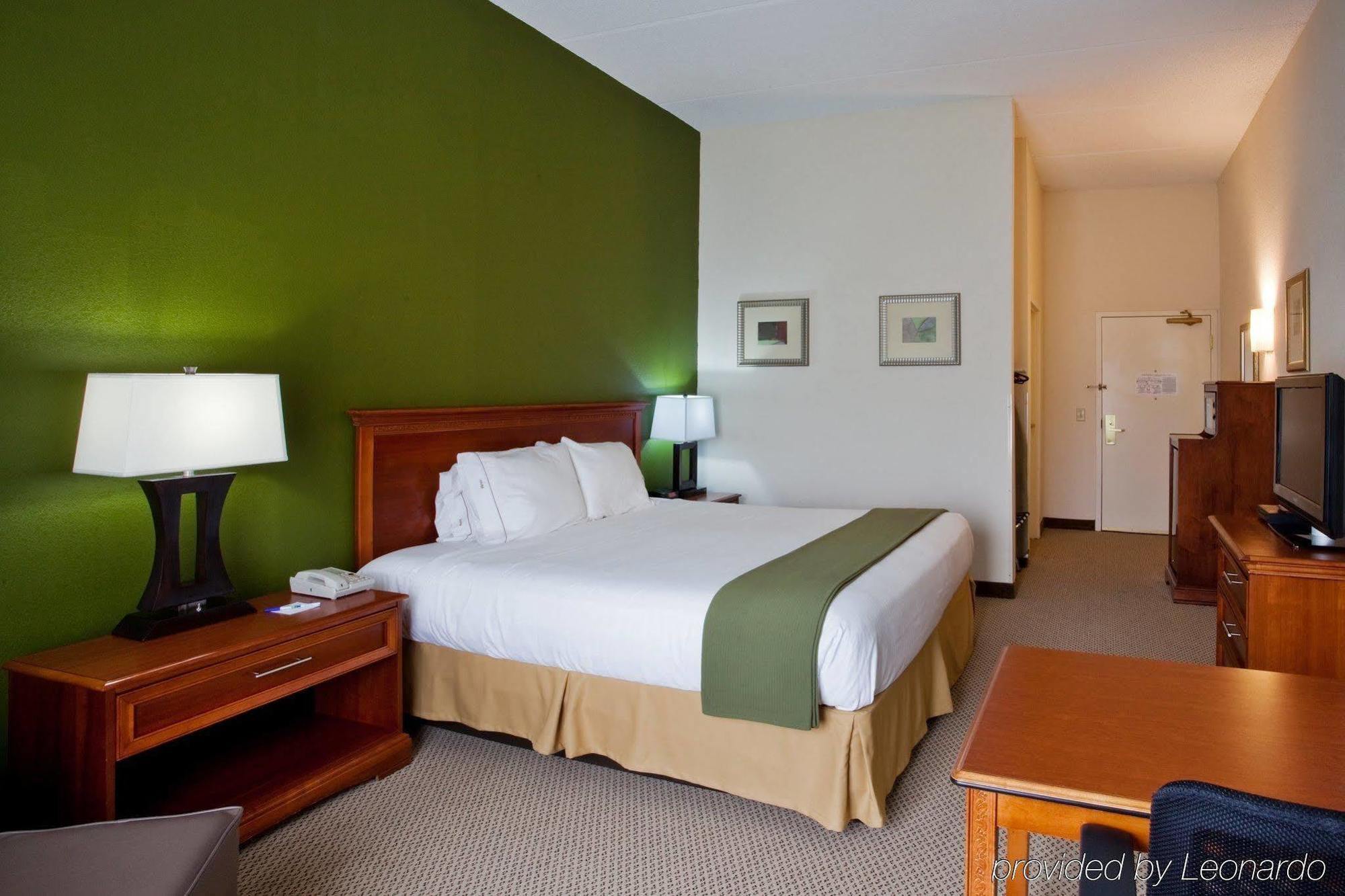 Holiday Inn Express Hotel & Suites Dublin By Ihg Exterior foto